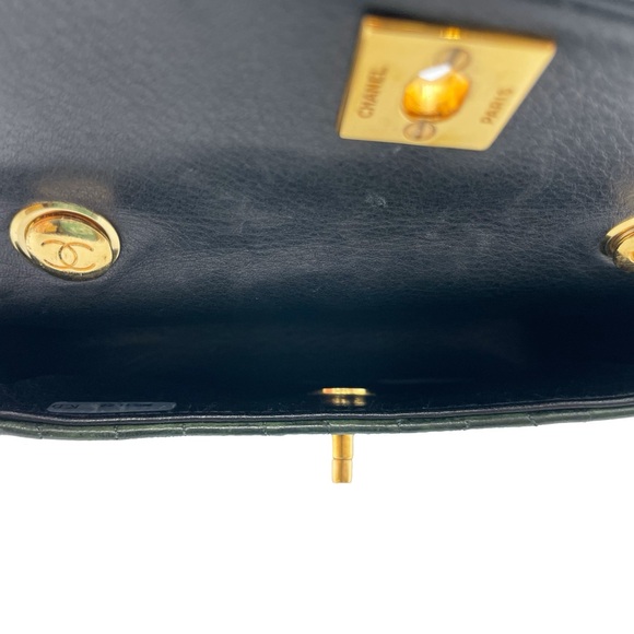✨$3150✨ Chanel Vintage Extra Mini Forest Green Flap Bag - Picture 6 of 10